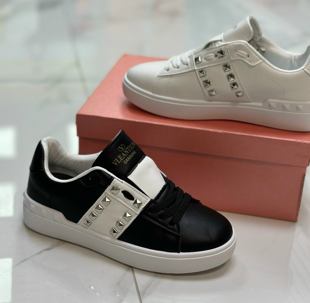 ,кеды валентино гаравани женские,кеды валентино женские,кроссовки valentino,женские кожаные кроссовки valentino garavani rockstud