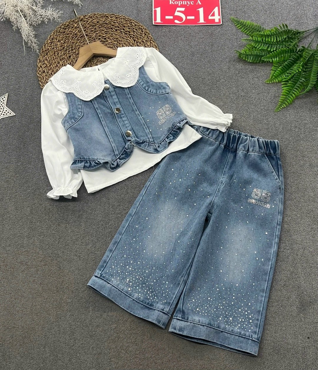 джинсовые комбинезоны,жилет школьная,жилет джинсовый,джинсовые костюмы,жилет для девочек