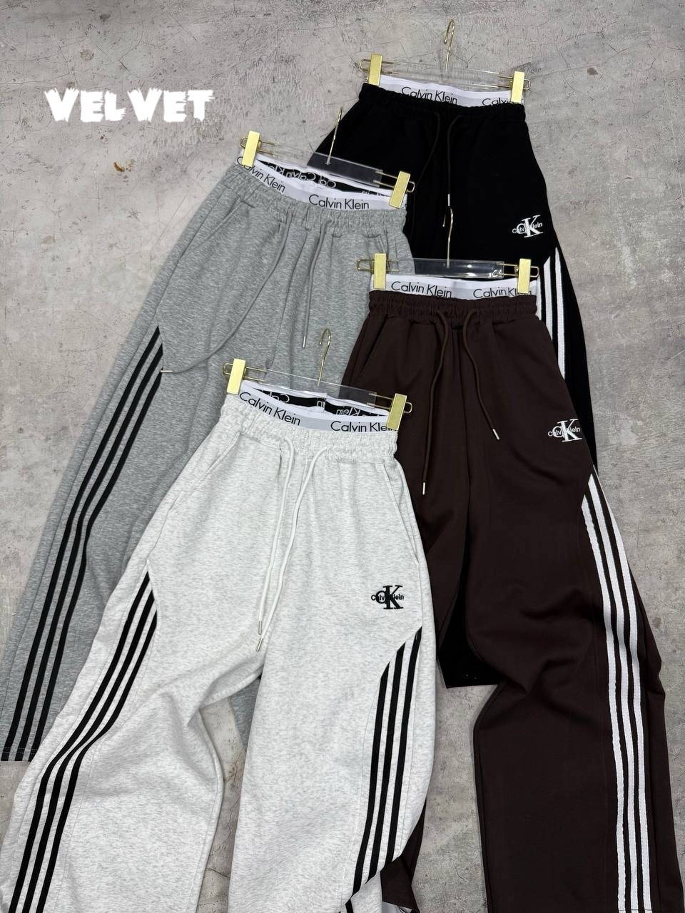 брюки карго с лампасами широкие y2k styfash,спортивные штаны y2k широкие оверсайз с вышивкой без начеса adidas,брюки оверсайз с лампасами широкие спортивные y2k,широкие штаны адидас женские,y2k штаны