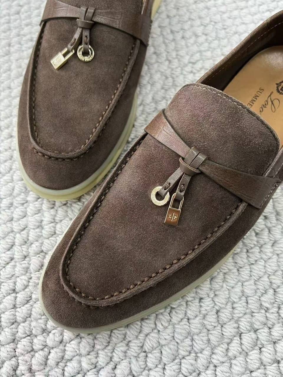 loro piana лоферы женские,loro piana лоферы,лоферы из натуральной замши loro piana,замшевые лоферы loro piana,лоферы из натуральной замши с замочком loro piana