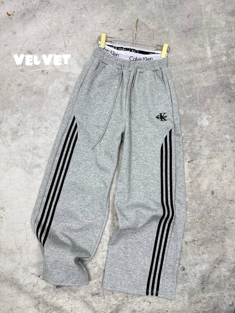 брюки карго с лампасами широкие y2k styfash,спортивные штаны y2k широкие оверсайз с вышивкой без начеса adidas,брюки оверсайз с лампасами широкие спортивные y2k,широкие штаны адидас женские,y2k штаны