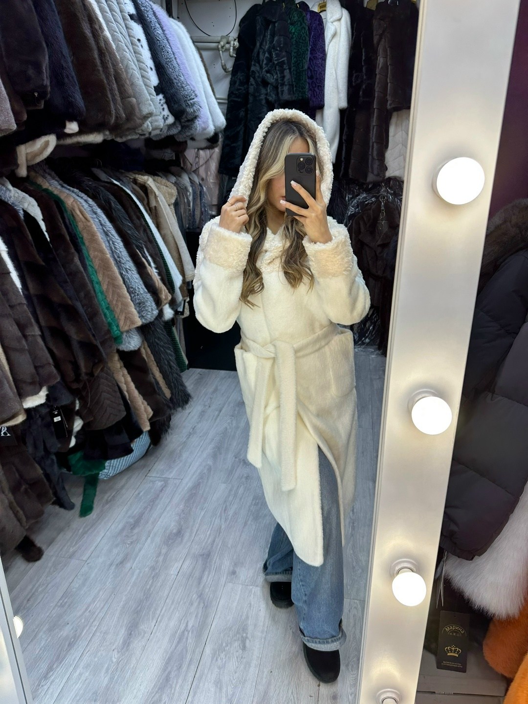 стильное пальто,пальто с капюшоном,длинная бежевая экошуба с капюшоном под норку,шуба искусственная длинная экомех под норку,зимнее пальто с капюшоном