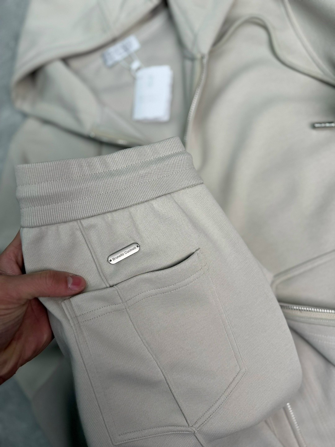 спортивный костюм brunello cucinelli,бежевая кофта,спортивные костюм,костюм