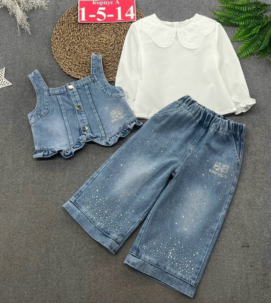 джинсовые комбинезоны,жилет школьная,жилет джинсовый,джинсовые костюмы,жилет для девочек
