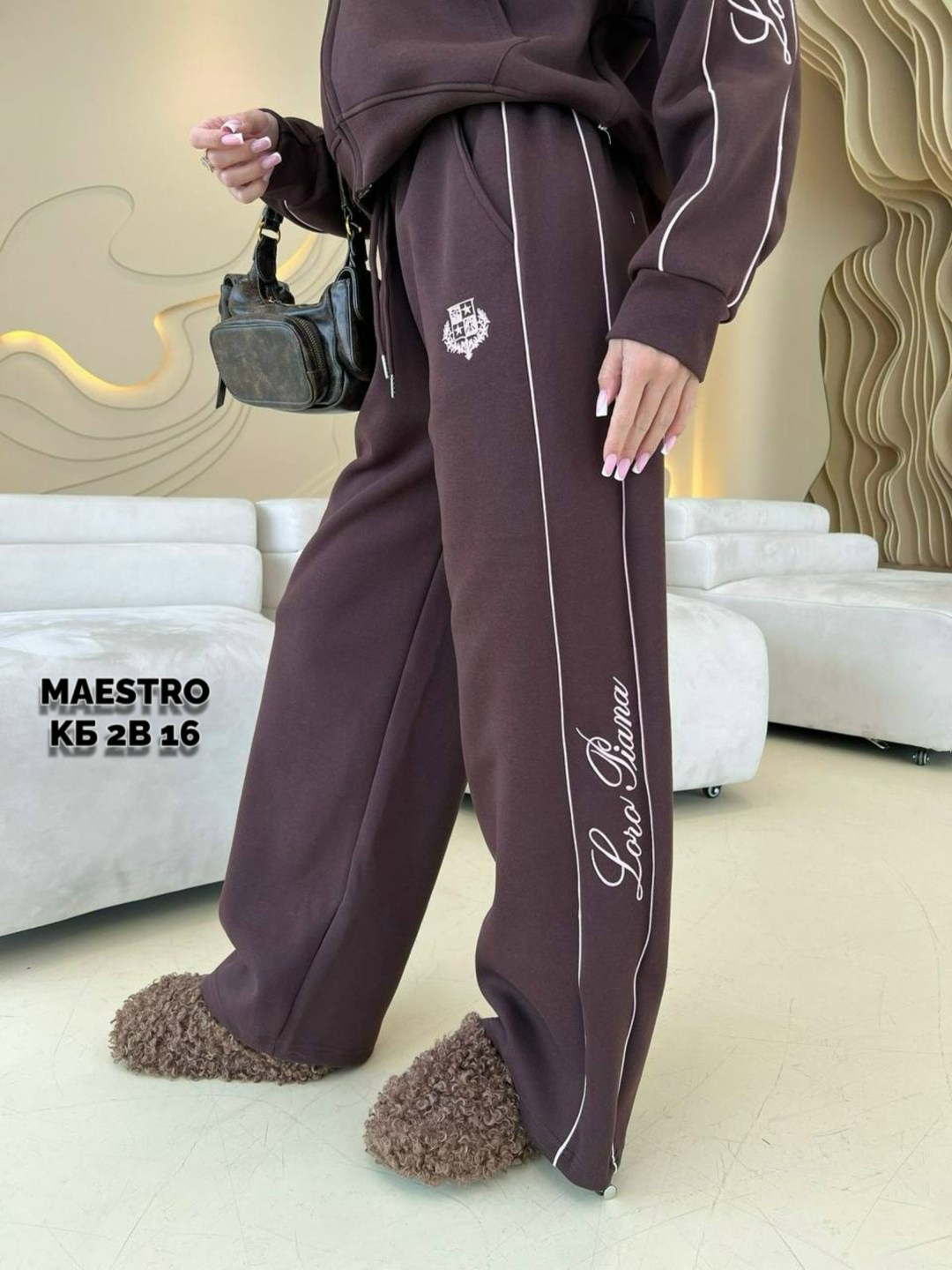 спортивный костюм miu miu женский,стильный костюм,спортивный костюм,женский костюм,спортивный костюм женский