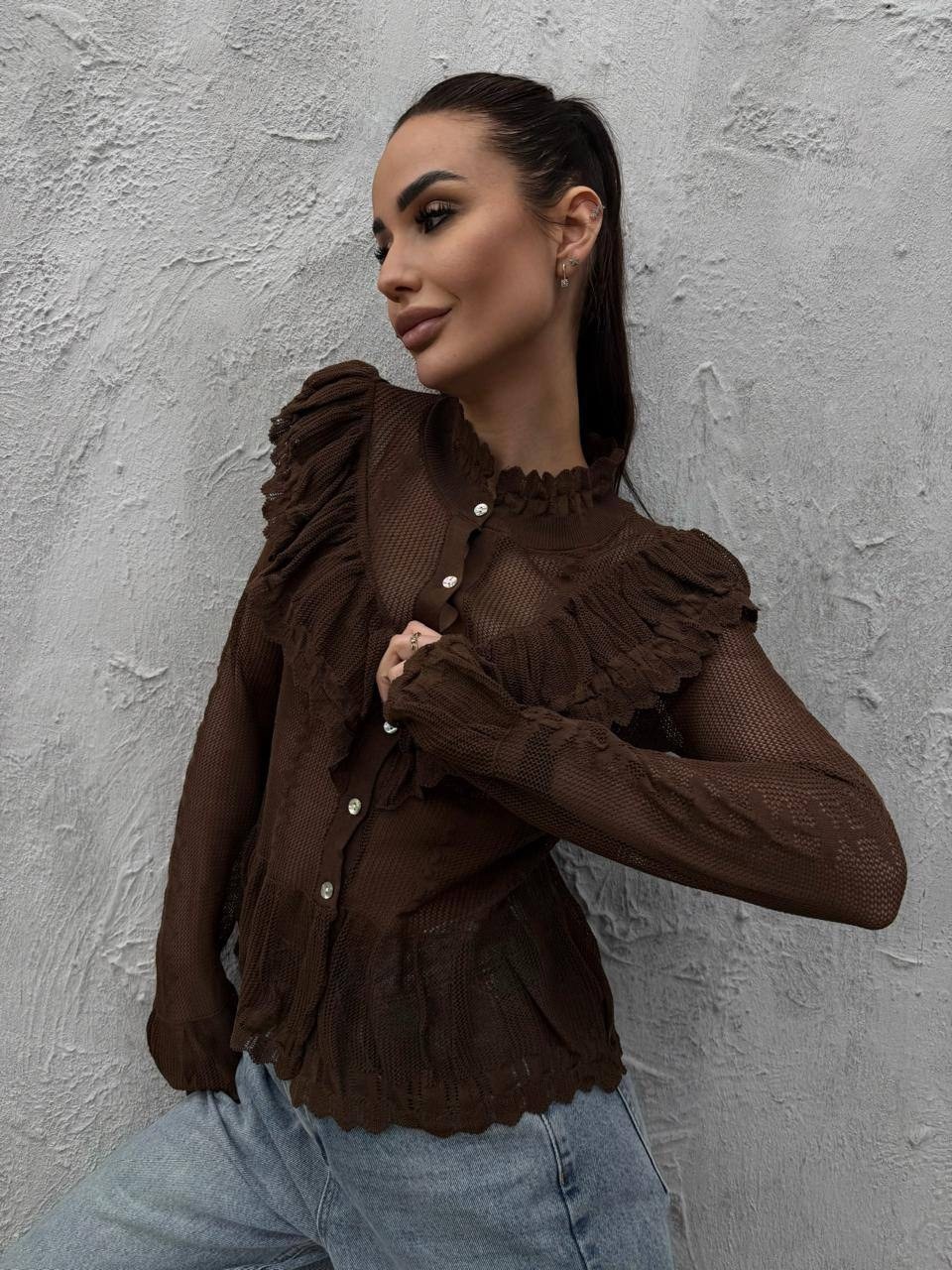 блузка с оборками,кружевная блузка,белая блузка с рюшами,стильная женская блузка с рюшами,нарядная блузка с рюшами