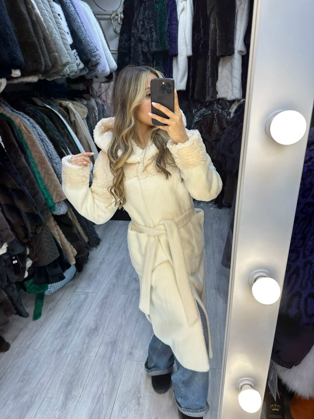 стильное пальто,пальто с капюшоном,длинная бежевая экошуба с капюшоном под норку,шуба искусственная длинная экомех под норку,зимнее пальто с капюшоном