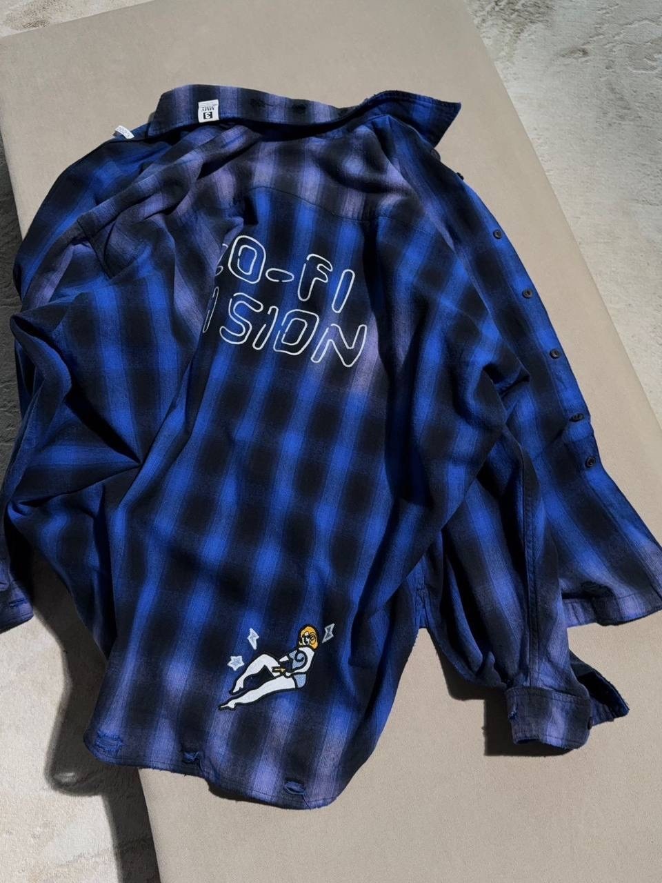 девушка,рубашка оверсайз,футболки оверсайз женские,стильная одежда,рубашка miu miu оверсайз