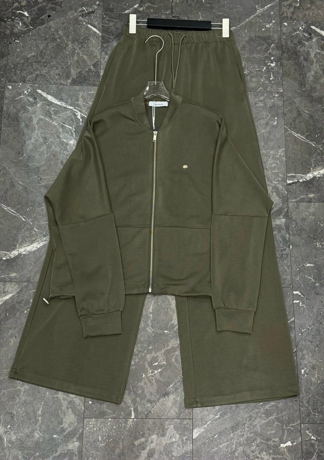 брючный костюм,костюм молочный,костюм спортивный,костюм с брюками,костюм спорт шик