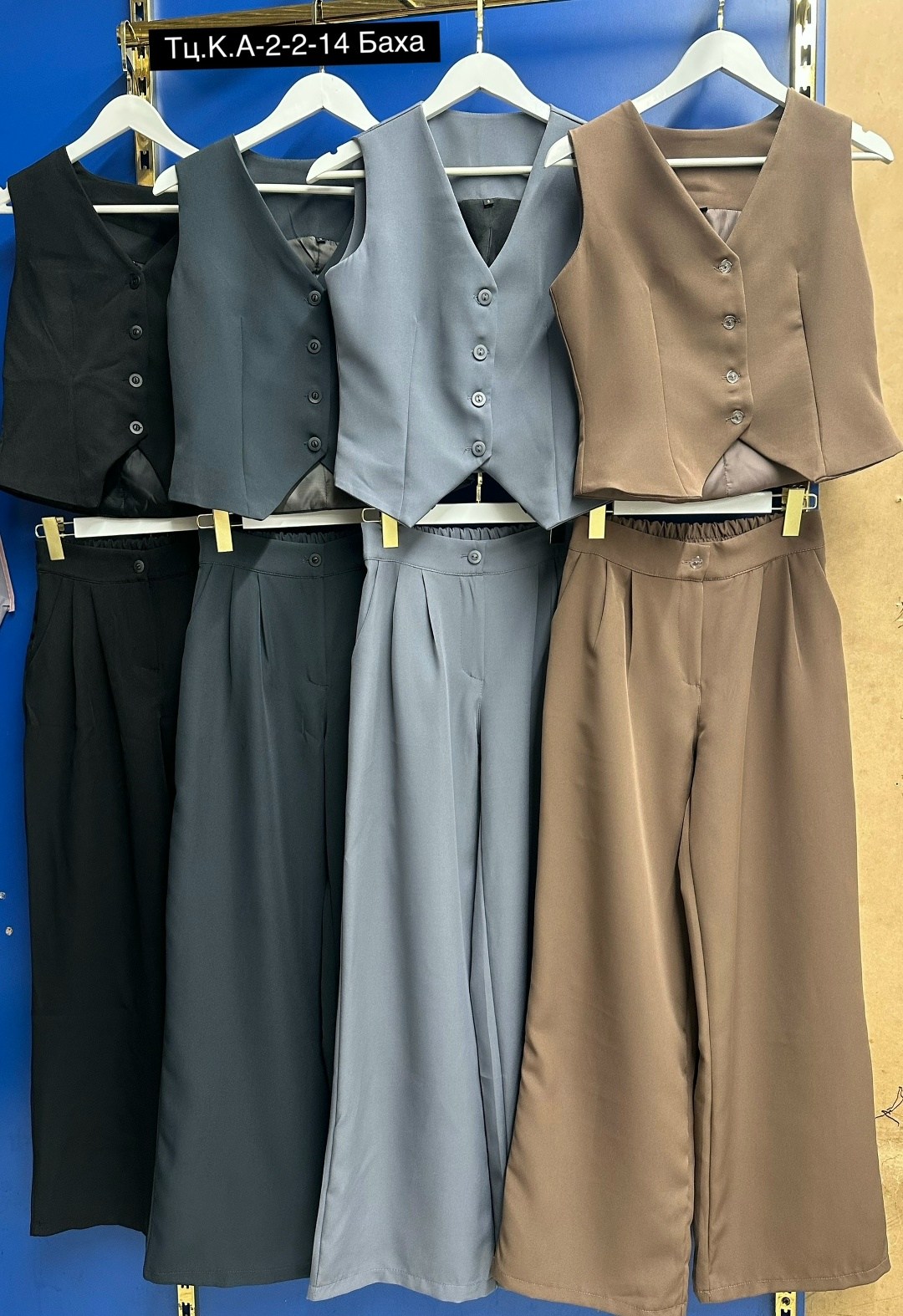 костюм с жилетом брючный классический ne.skromno,женский брючный костюм из жилета и брюк,костюм брючный с жилеткой деловой палаццо rushd цвет темно-серый,брючный костюм,стильный женский брючный костюм