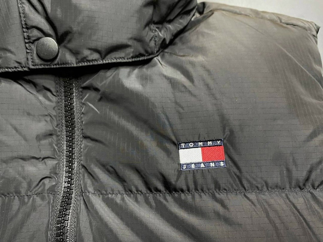 жилет tommy jeans,жилетка,жилет tommy hilfiger,жилет утепленный tommy jeans,жилет