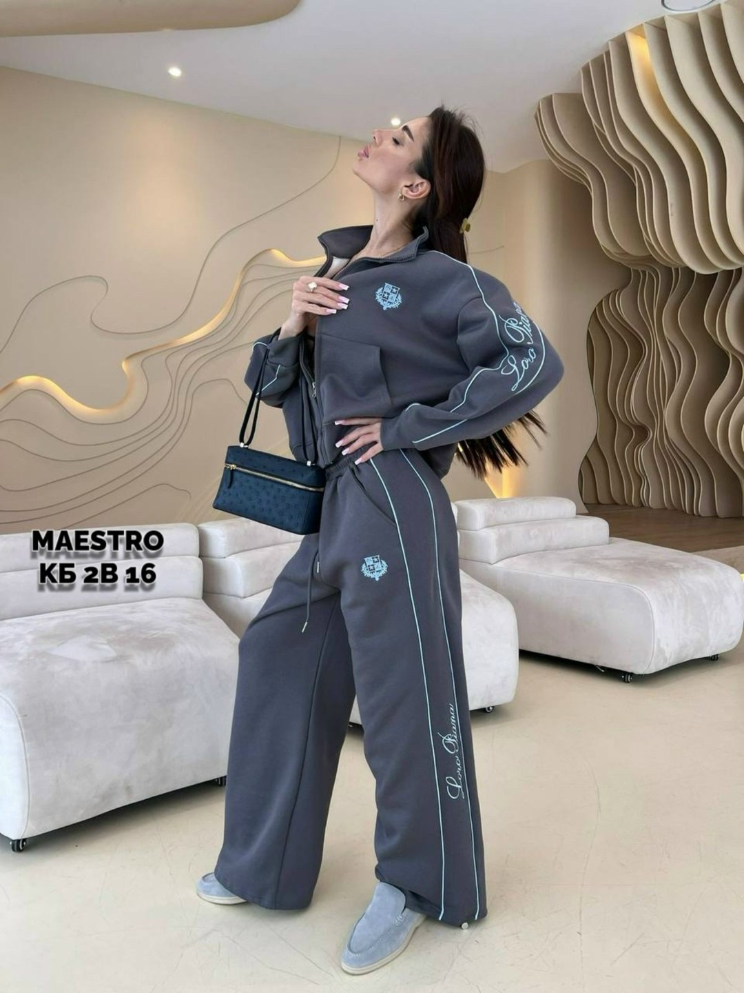 спортивный костюм miu miu женский,стильный костюм,спортивный костюм,женский костюм,спортивный костюм женский