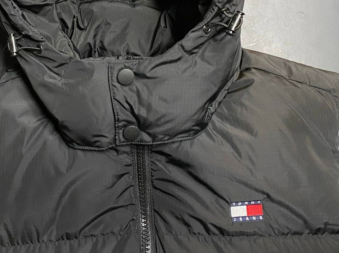 жилет tommy jeans,жилетка,жилет tommy hilfiger,жилет утепленный tommy jeans,жилет