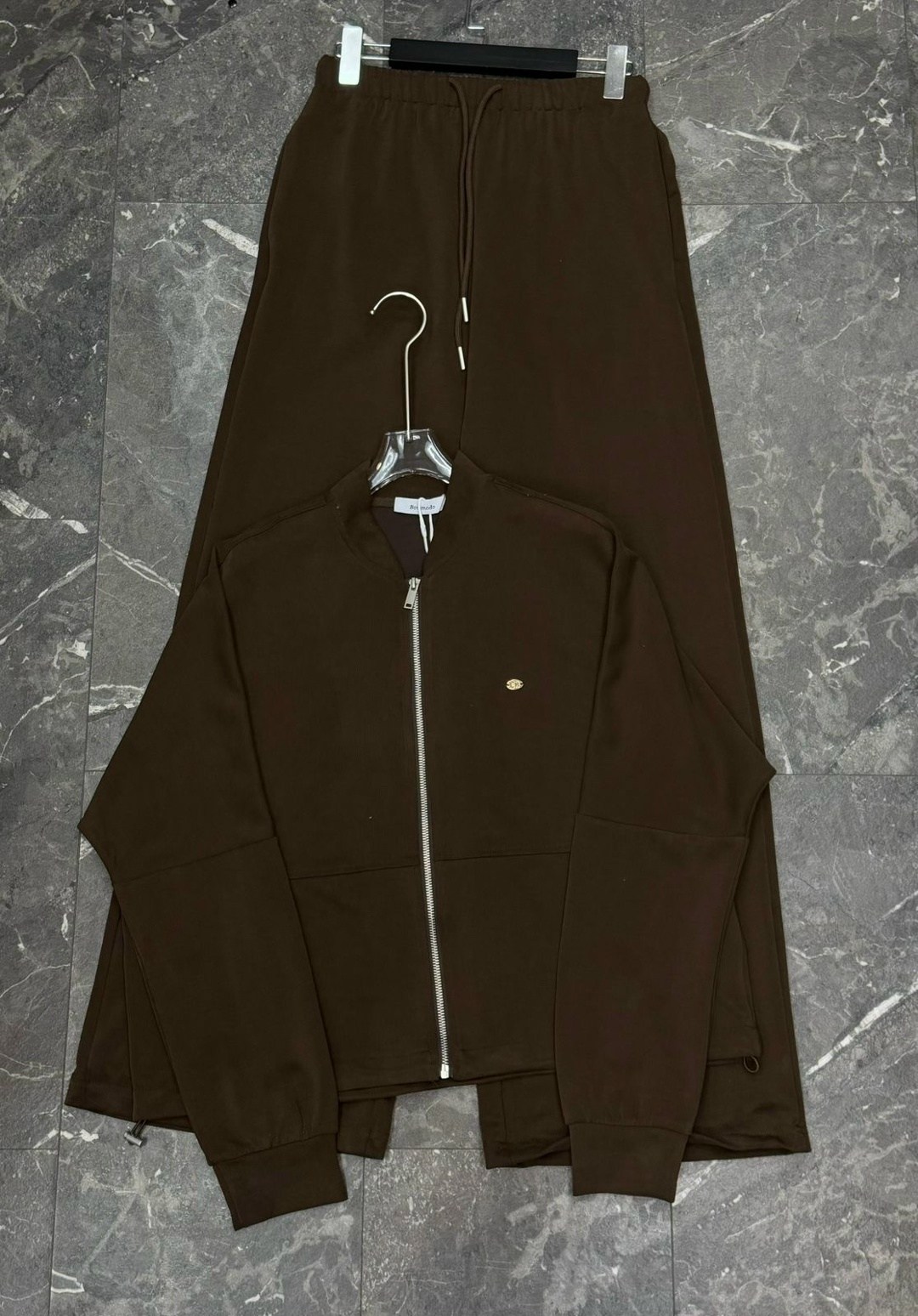 брючный костюм,костюм молочный,костюм спортивный,костюм с брюками,костюм спорт шик