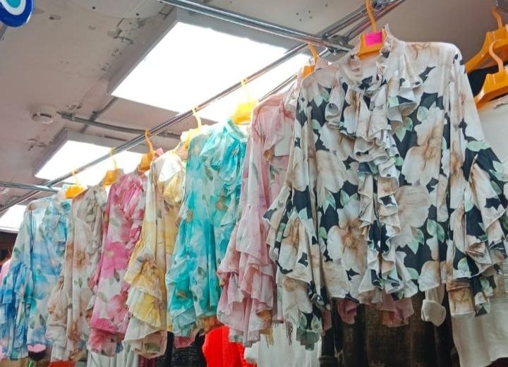 женская блузка,модные наряды,летние наряды,шифоновая блузка с цветочным принтом,шелковое платье