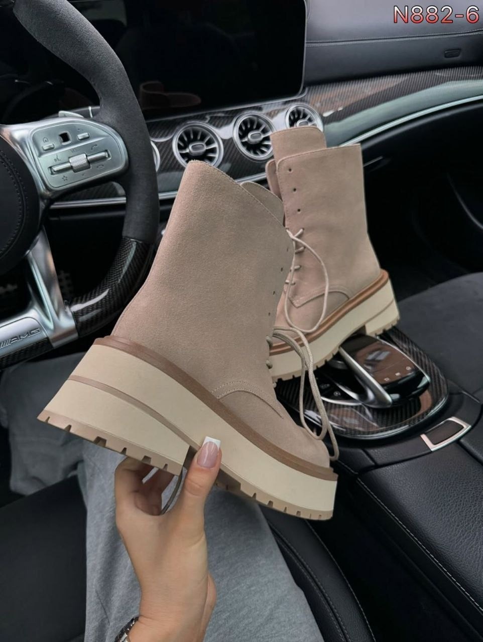 ботинки высокие,,массивные ботинки,женская ,модная женская