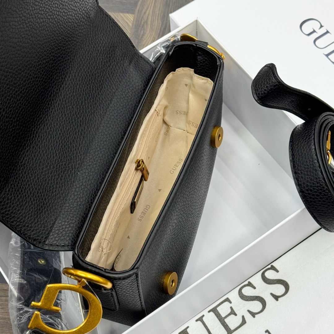 женская сумка guess,сумка guess,сумка женская дешевая через плечо брендовая guess,сумка через плечо guess женская,guess сумка на плечо