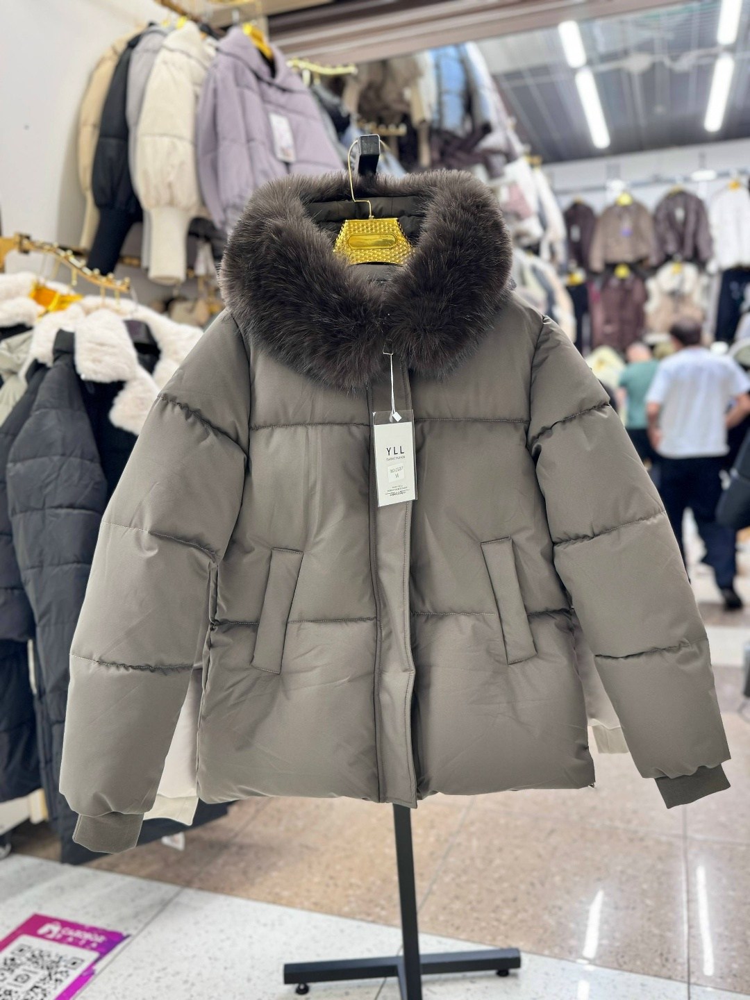 куртка пуховик зима мех натуральный,пуховик прада женский,куртка зимняя короткая,женская зимняя куртка,женские пуховики