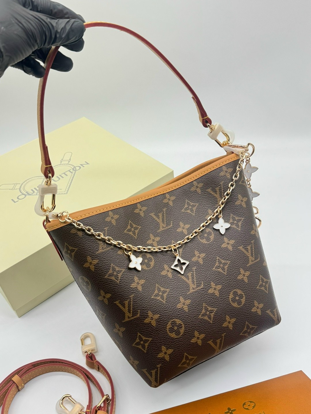 женская сумка louis vuitton,louis vuitton сумка на плечо,сумка louis vuitton,сумка луи виттон,сумка louis vuitton c тканевым ремнем и косметичкой