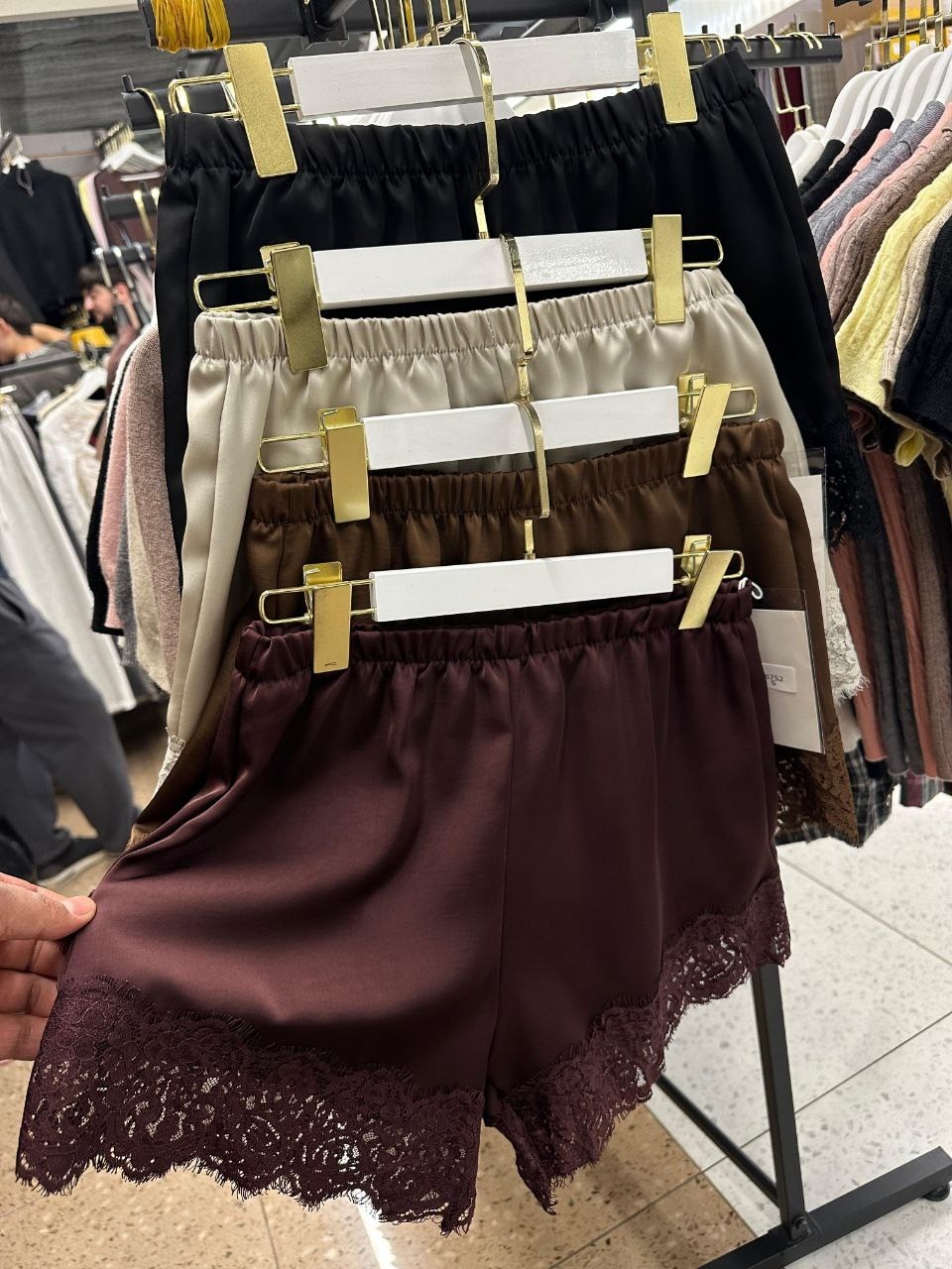 кружевные шорты,шорты с кружевом,женские шорты,повседневные шорты,меховые шорты