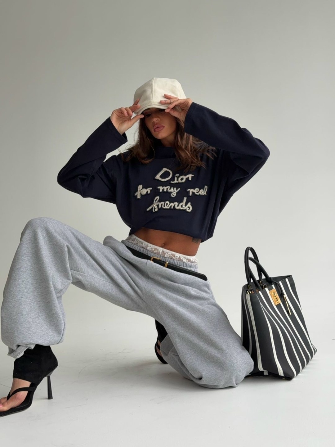 брюки утепленные с начесом палаццо,серые широкие спортивные штаны,широкие брюки с кулиской на талии dazy серый,женские теплые штаны брюки палаццо спортивные на флисе зимние,спортивные брюки