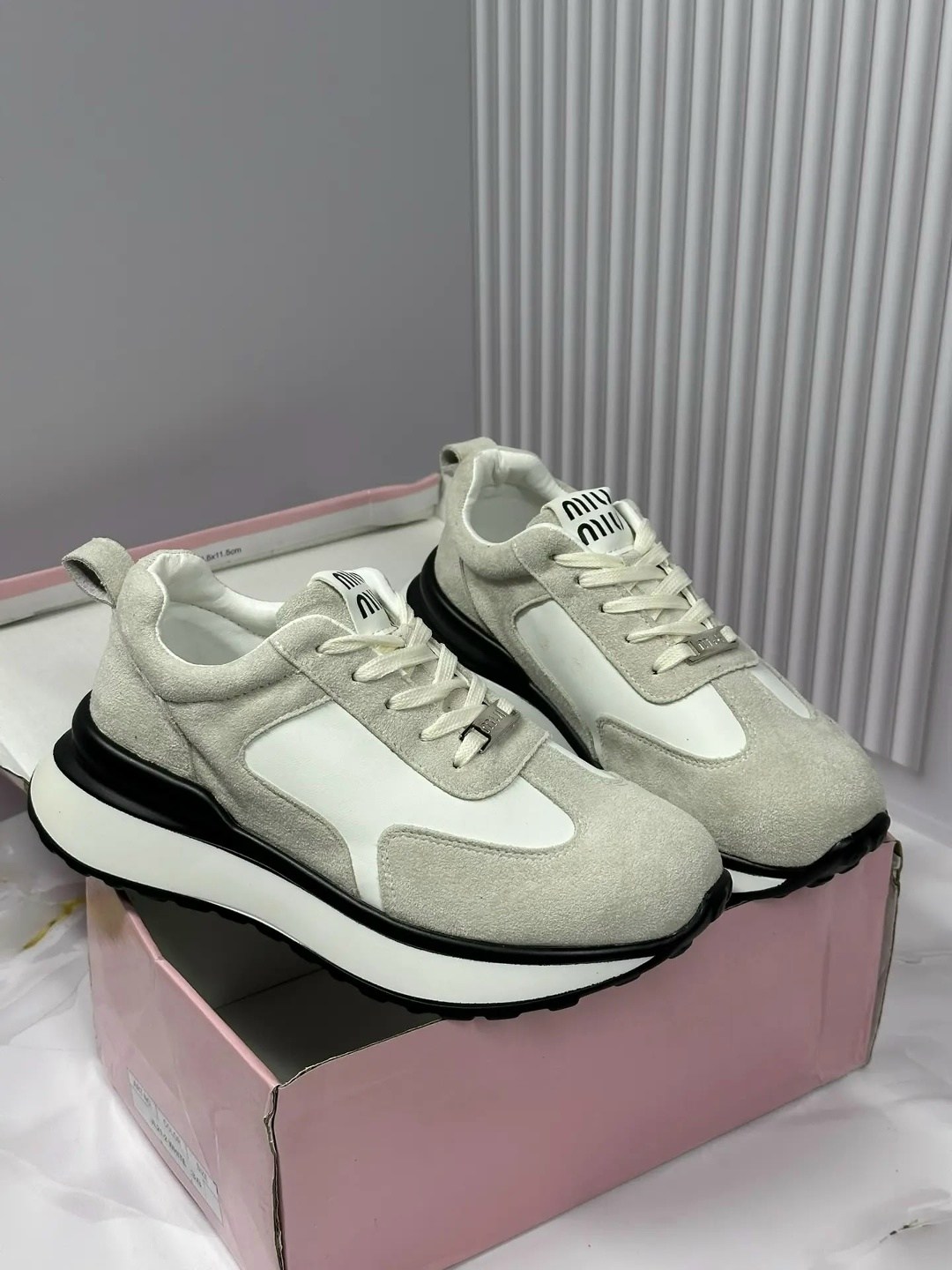 ,кроссовки женскиe,кроссовки модные,повседневные кроссовки,кроссовки удобные