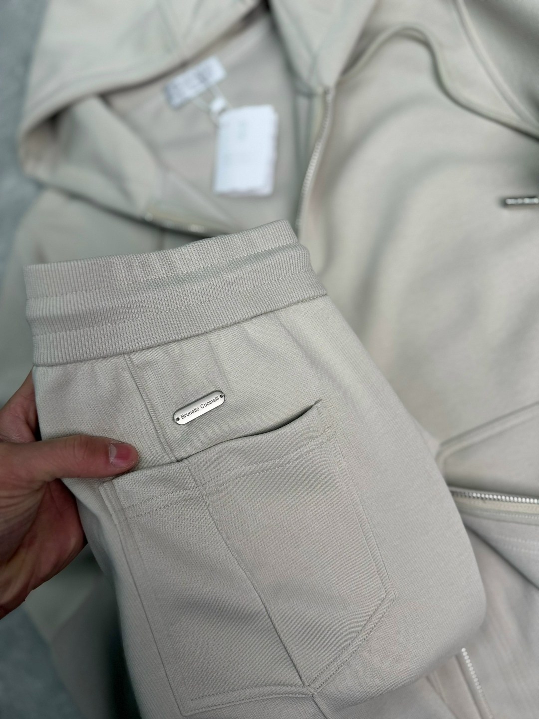 спортивный костюм brunello cucinelli,бежевая кофта,спортивный костюм,костюм