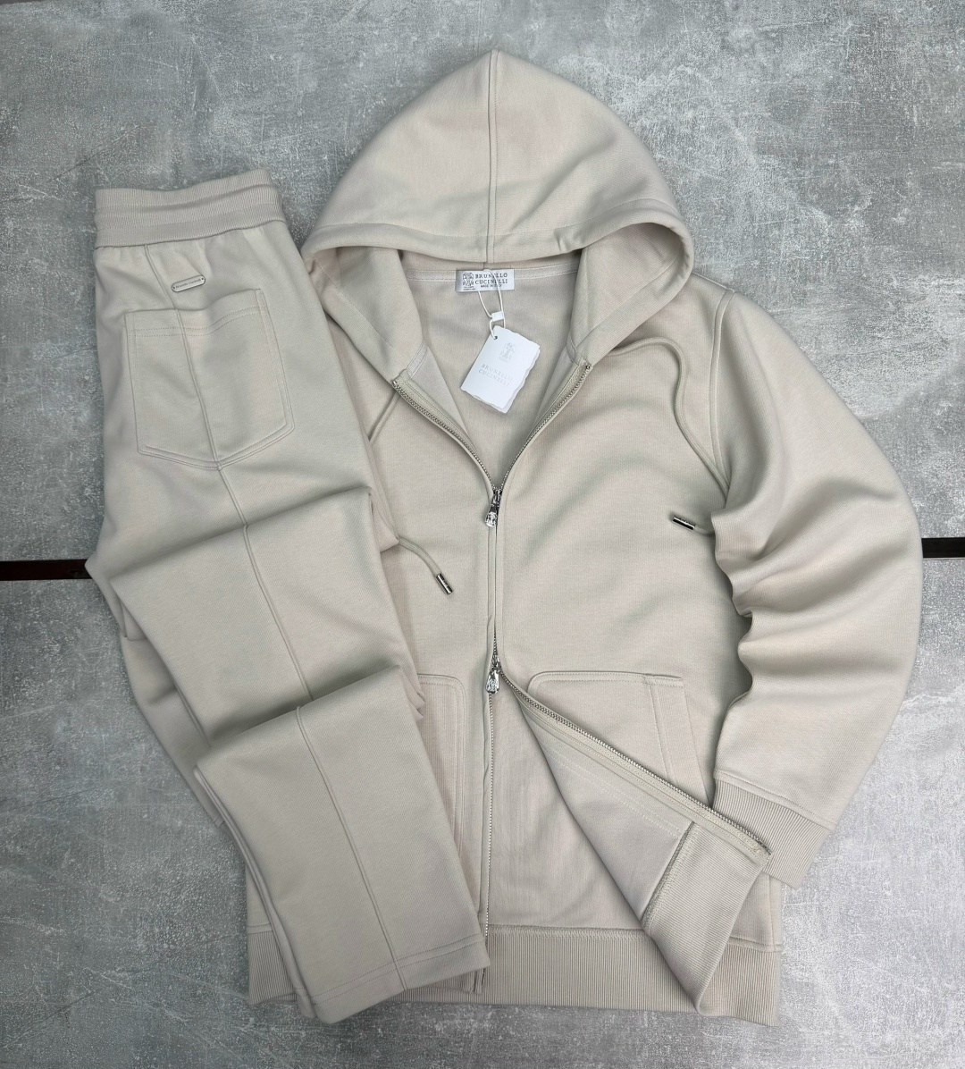 спортивный костюм brunello cucinelli,бежевая кофта,спортивные костюм,костюм