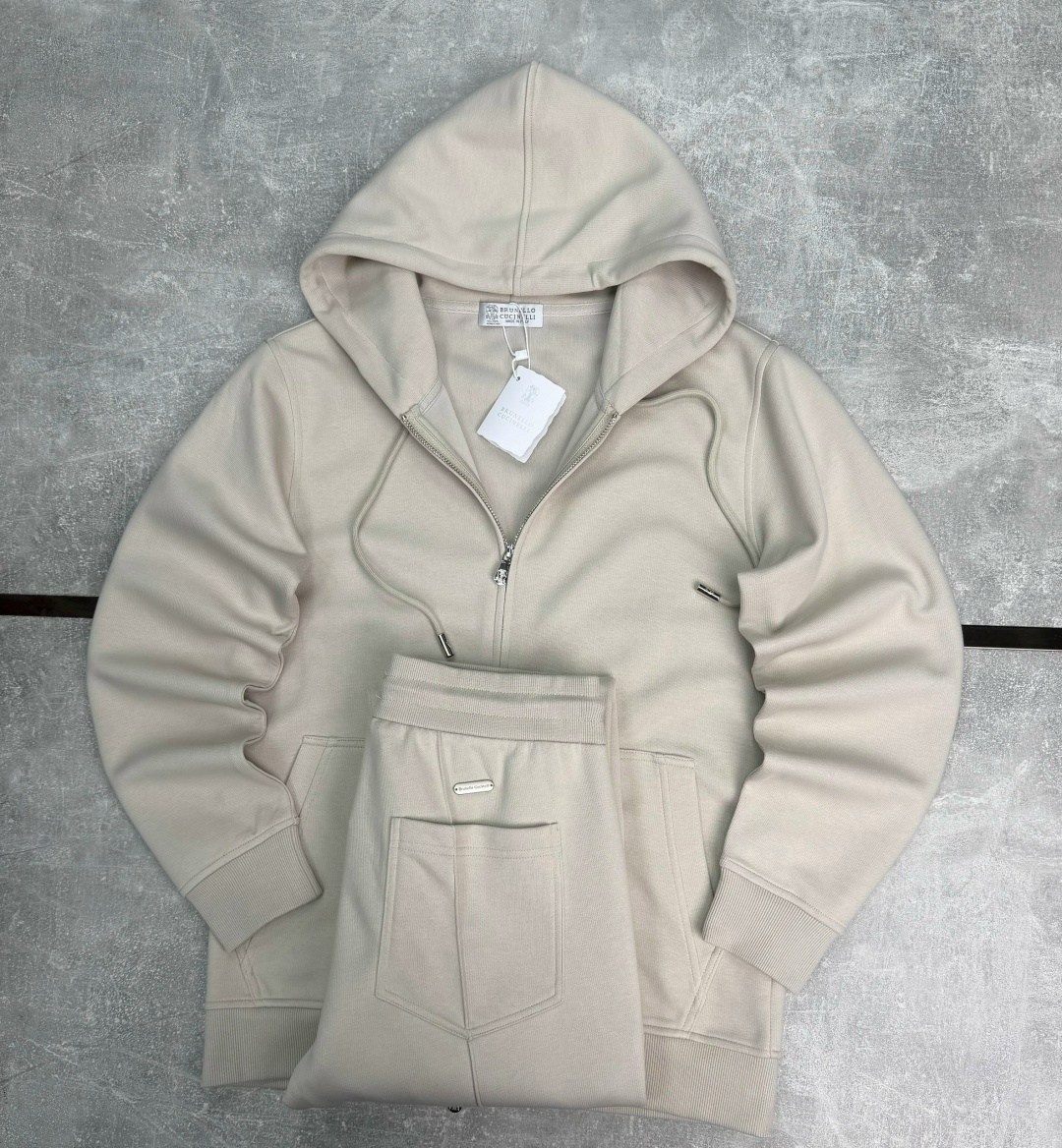 спортивный костюм brunello cucinelli,бежевая кофта,спортивные костюм,костюм