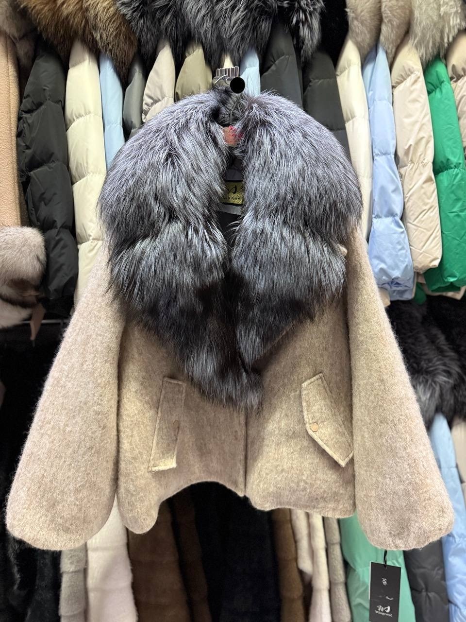 меховое пончо из чернобурой лисы на трикотажной основе,полушубок из чернобурки,вязаная чернобурка,шуба из натурального меха чернобурки,шуба из чернобурки