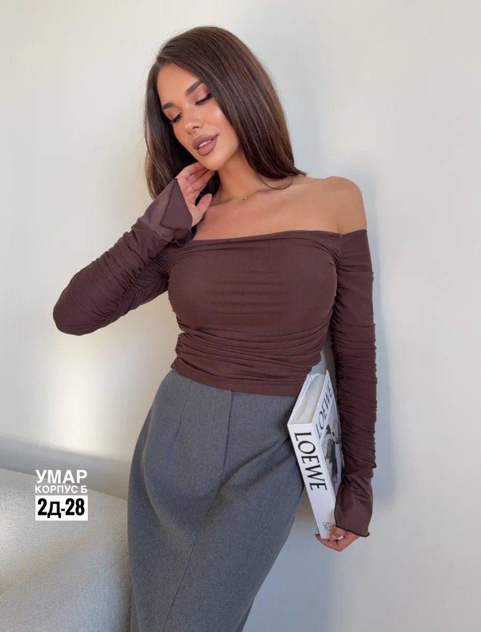 облегающий лонгслив асимметричный на одно плечо vecherinka,лонгслив с открытыми плечами и драпировкой unico store,лонгслив драпированный со спущенным рукавом клеш,топ с рукавами с драпировкой 4side цв