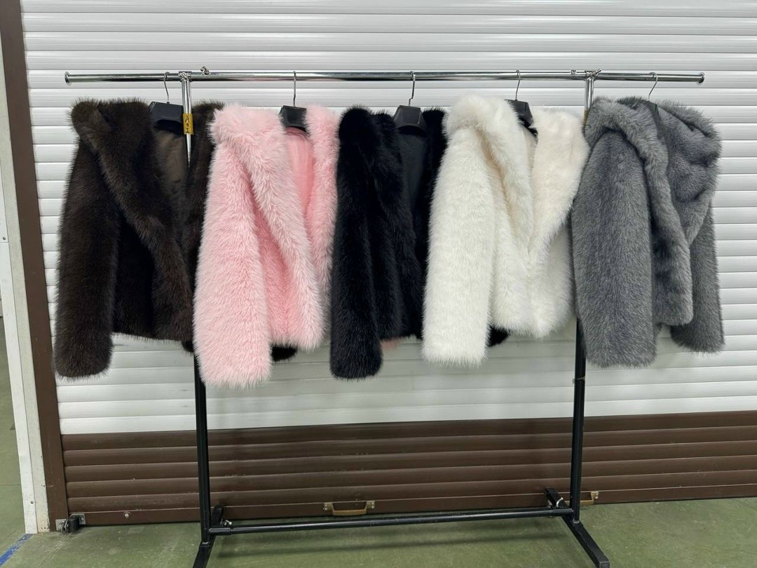 шубка из меха европейской норки с капюшоном из меха чернобурки,шуба норковая с капюшоном из чернобурки "летучка",шуба норковая с капюшоном из чернобурки,норковая шубка с капюшоном из чернобурки,шуба и