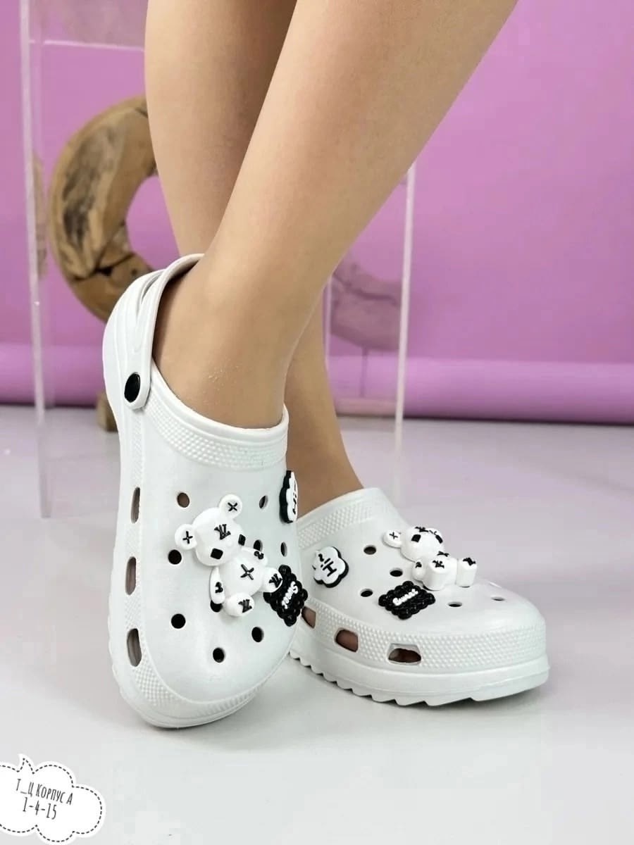 белые кроксы,кроксы с джибитсами,женские кроксы,,кроксы модные