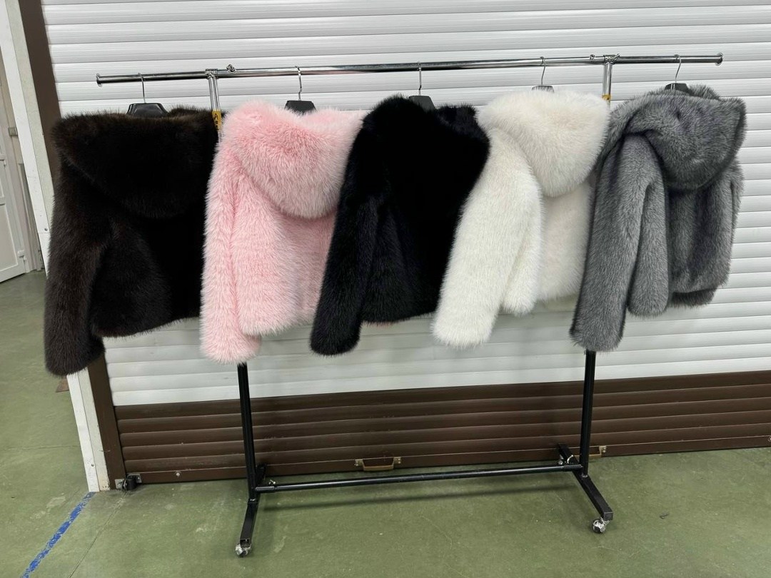 шубка из меха европейской норки с капюшоном из меха чернобурки,шуба норковая с капюшоном из чернобурки "летучка",шуба норковая с капюшоном из чернобурки,норковая шубка с капюшоном из чернобурки,шуба и