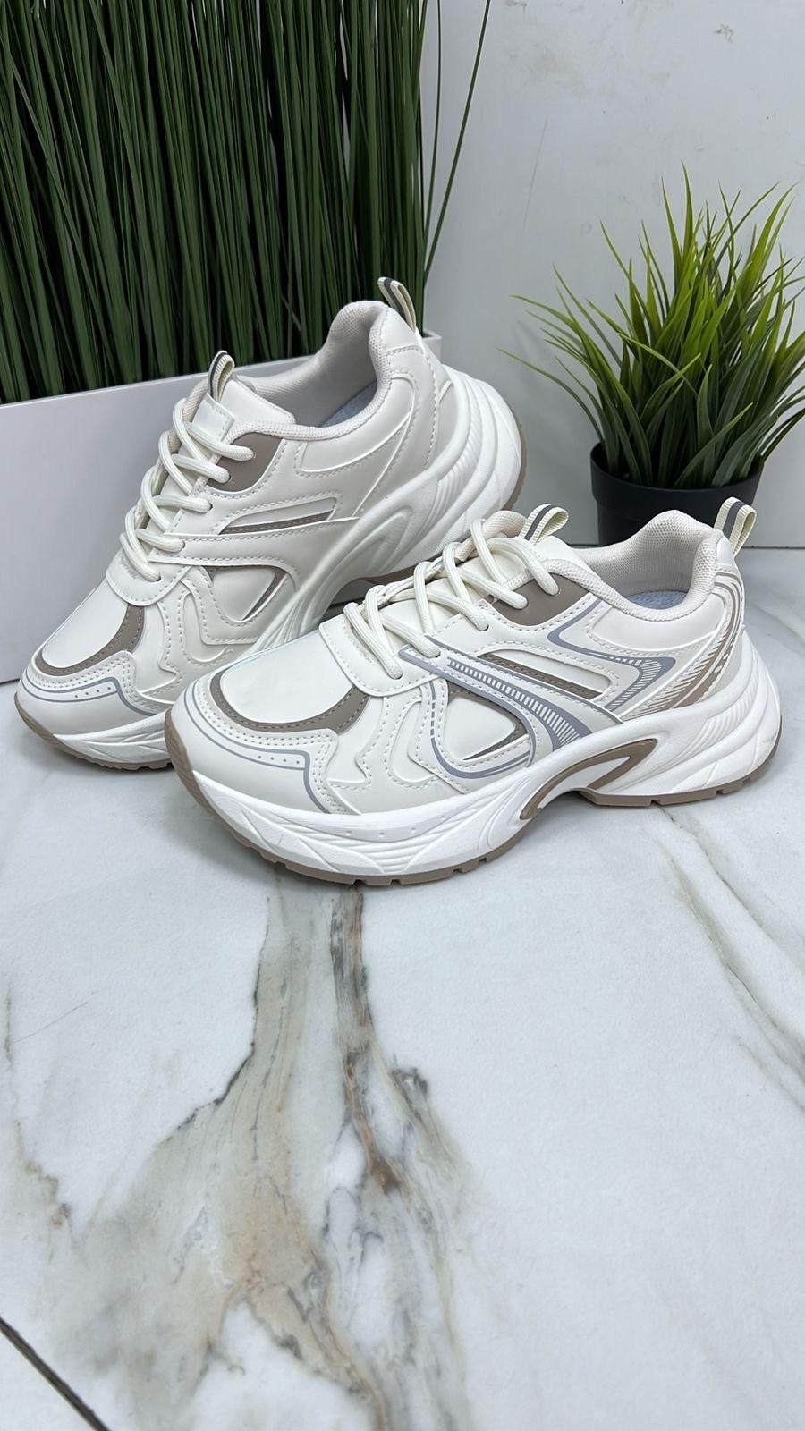 кроссовки женскиe,модные кроссовки,кроссовки,спортивные кроссовки,повседневные кроссовки