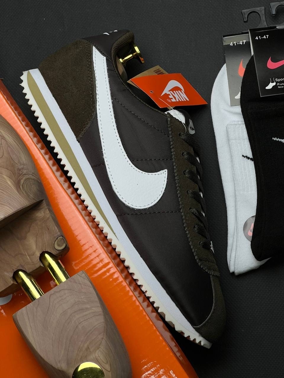 кроссовки nike classic cortez leather,nike cortez classic,кроссовки cortez nike коричневый,кроссовки nike cortez,женские повседневные кроссовки nike classic cortez