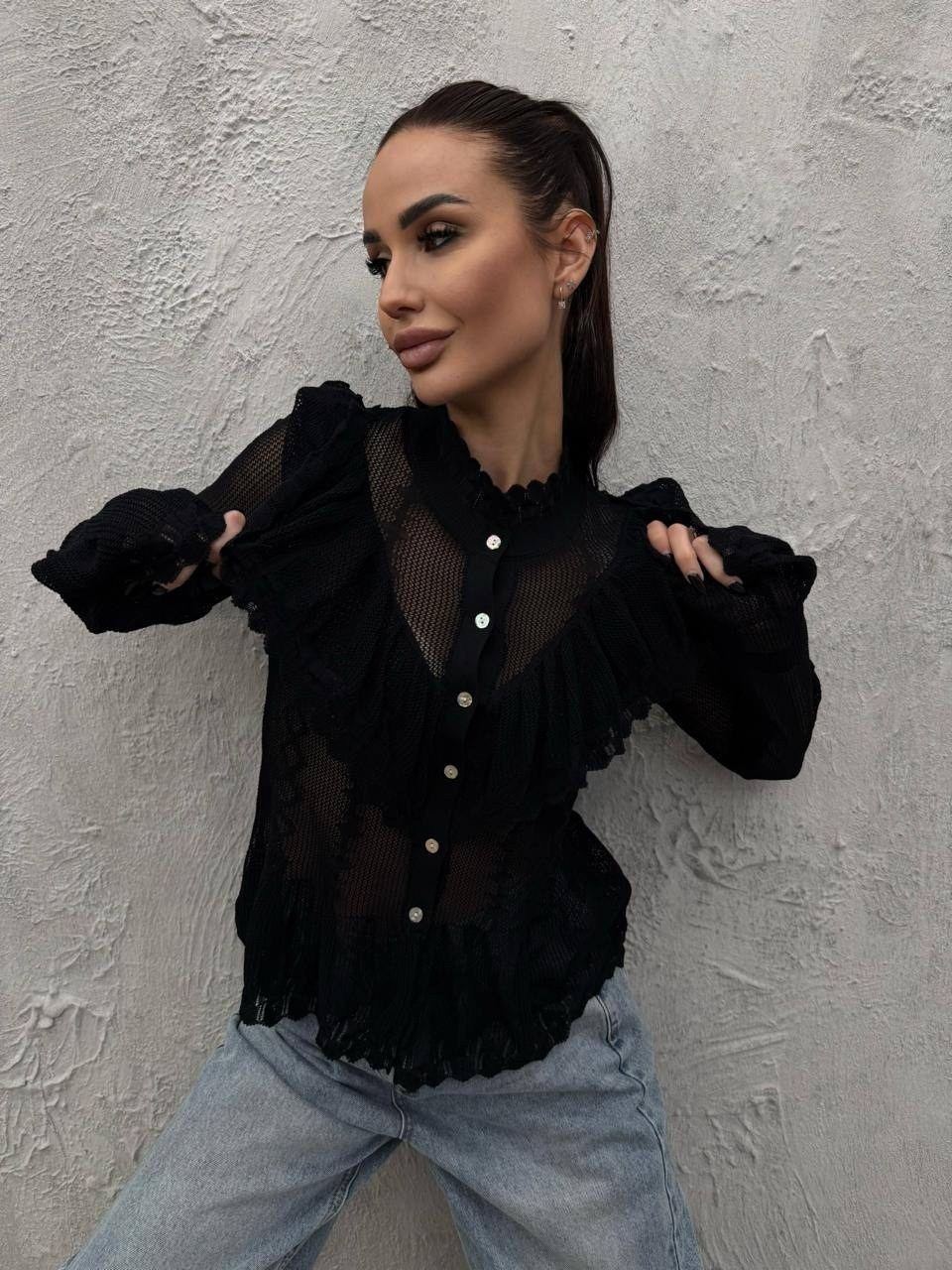 блузка с оборками,кружевная блузка,белая блузка с рюшами,стильная женская блузка с рюшами,нарядная блузка с рюшами