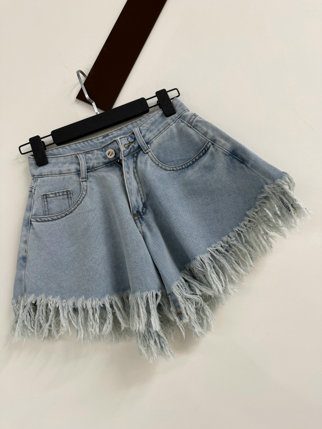 шорты женские джинсовые,джинсовые шорты,джинсовые шорты с бахромой,женские джинсовые шорты с высокой талией,широкие шорты джинсовые