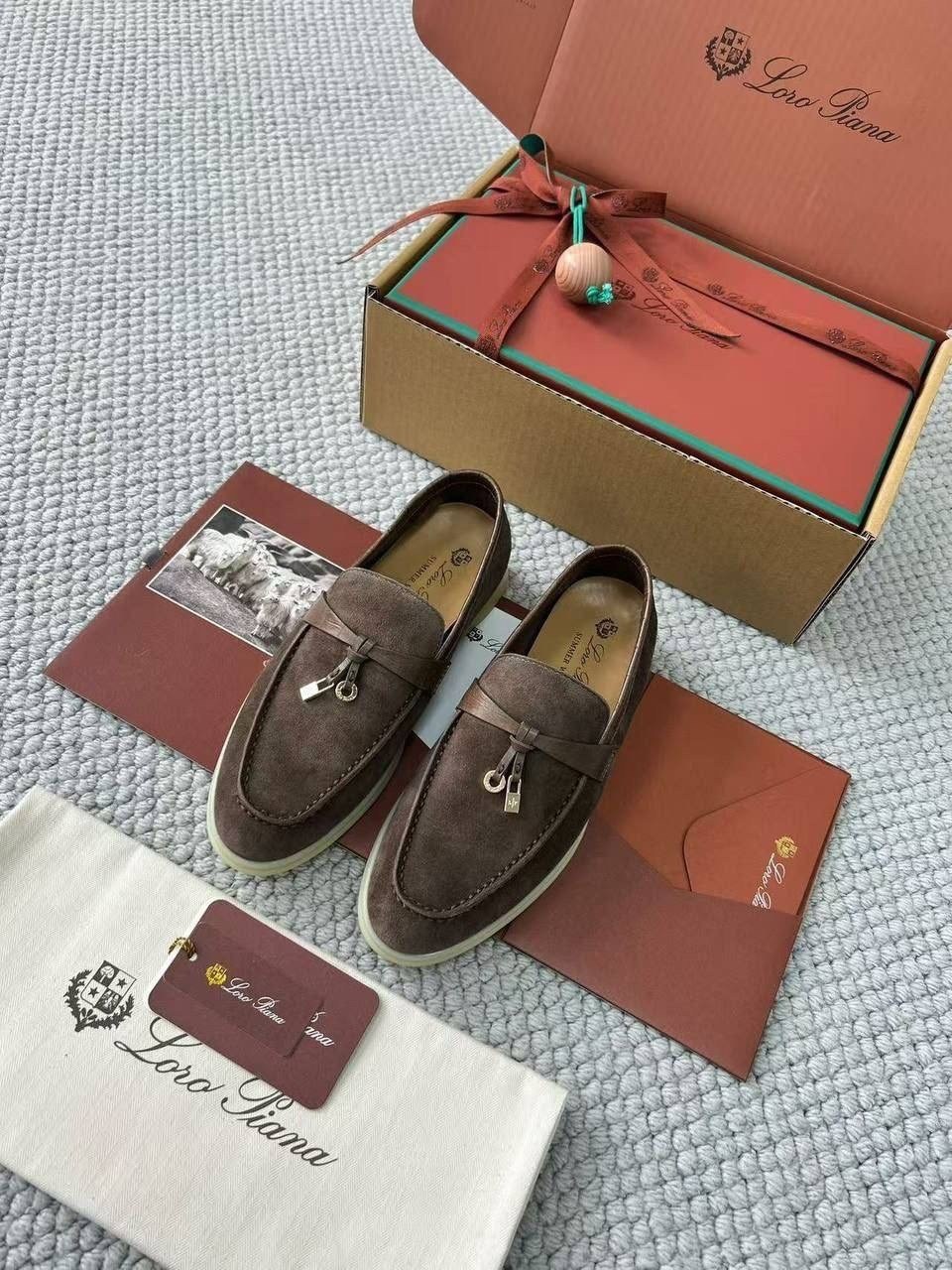 loro piana лоферы женские,loro piana лоферы,лоферы из натуральной замши loro piana,замшевые лоферы loro piana,лоферы из натуральной замши с замочком loro piana