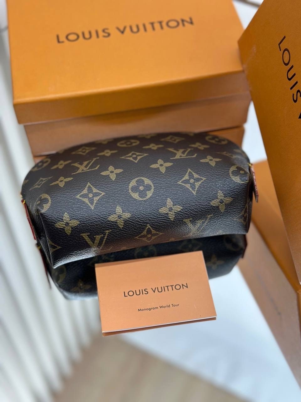 louis vuitton косметичка louis vuitton,косметичка louis vuitton,косметичка из натуральной кожи louis vuitton,дорожная косметичка louis vuitton,дорожная кожаная косметичка louis vuitton коричневая