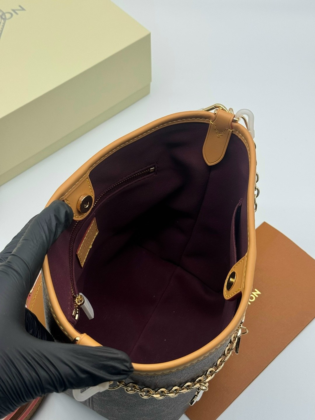 женская сумка louis vuitton,louis vuitton сумка на плечо,сумка louis vuitton,сумка луи виттон,сумка louis vuitton c тканевым ремнем и косметичкой