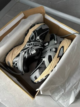 Кроссовки