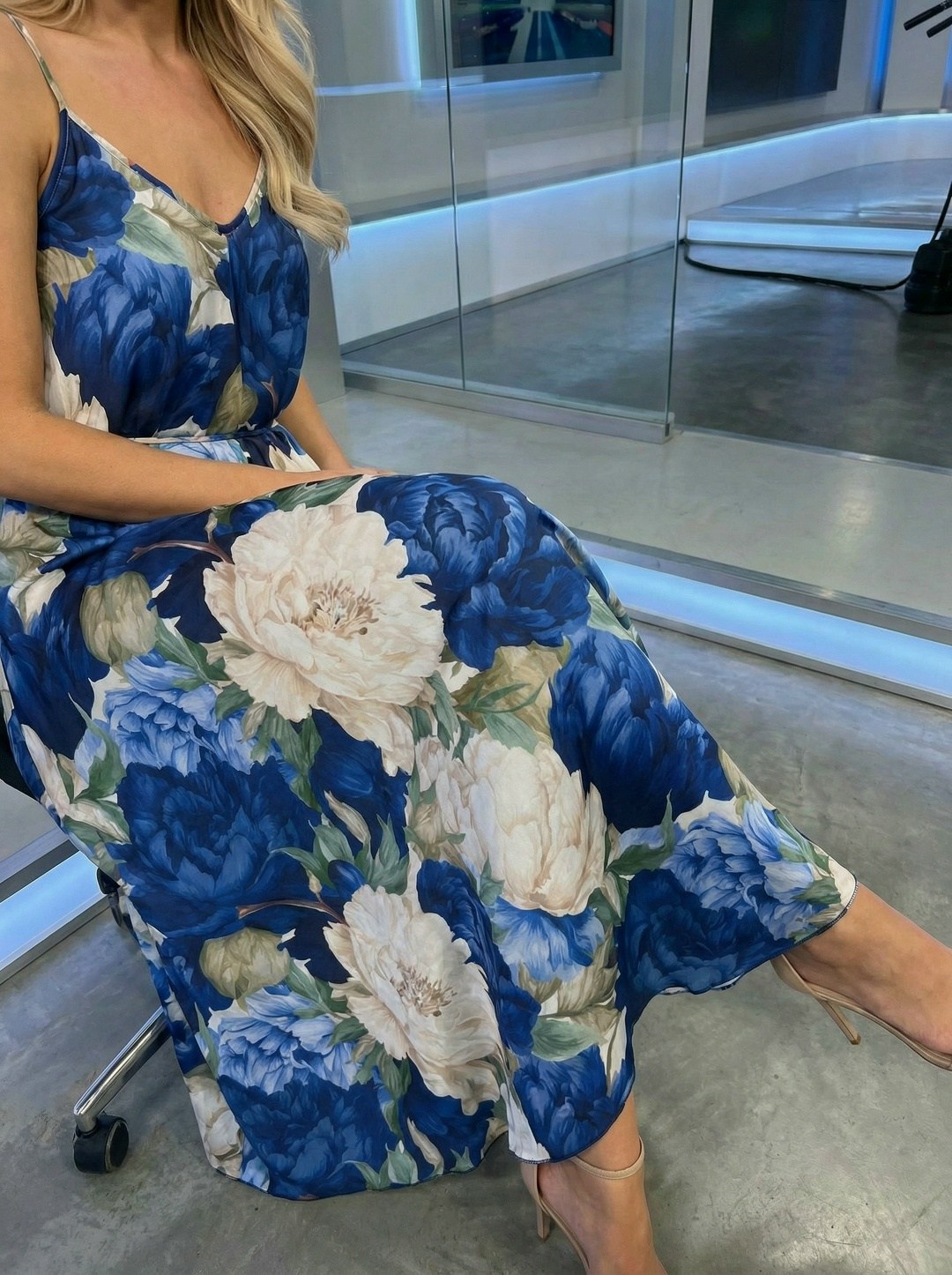 ксения белоусова,девушка,платье красивое,роскошная блондинка,воздушное платье