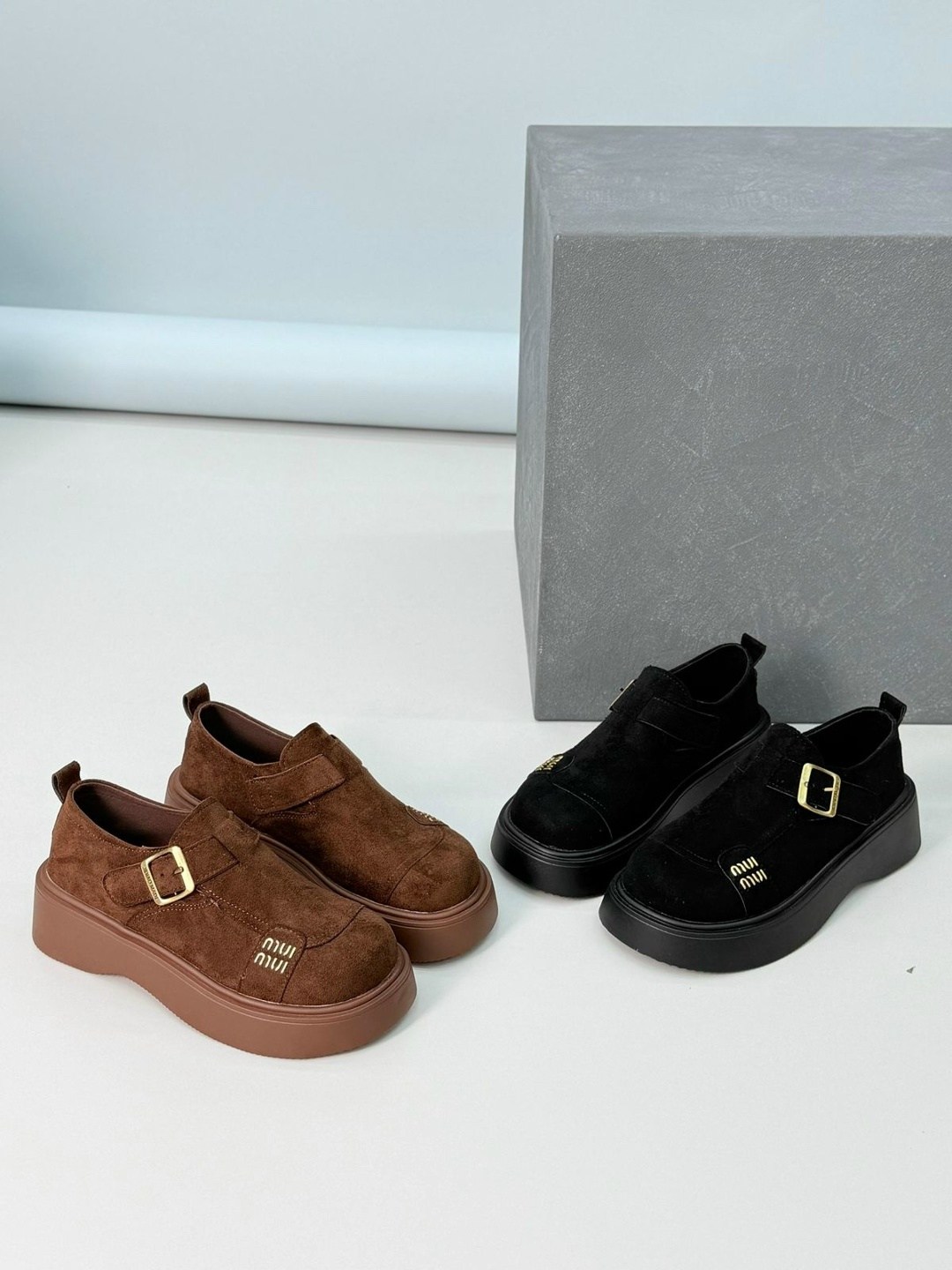 , женская,замшевые лоферы miu miu на высокий подошве и фирменной фурнитурой, женская ботинки замш,ботинки замш