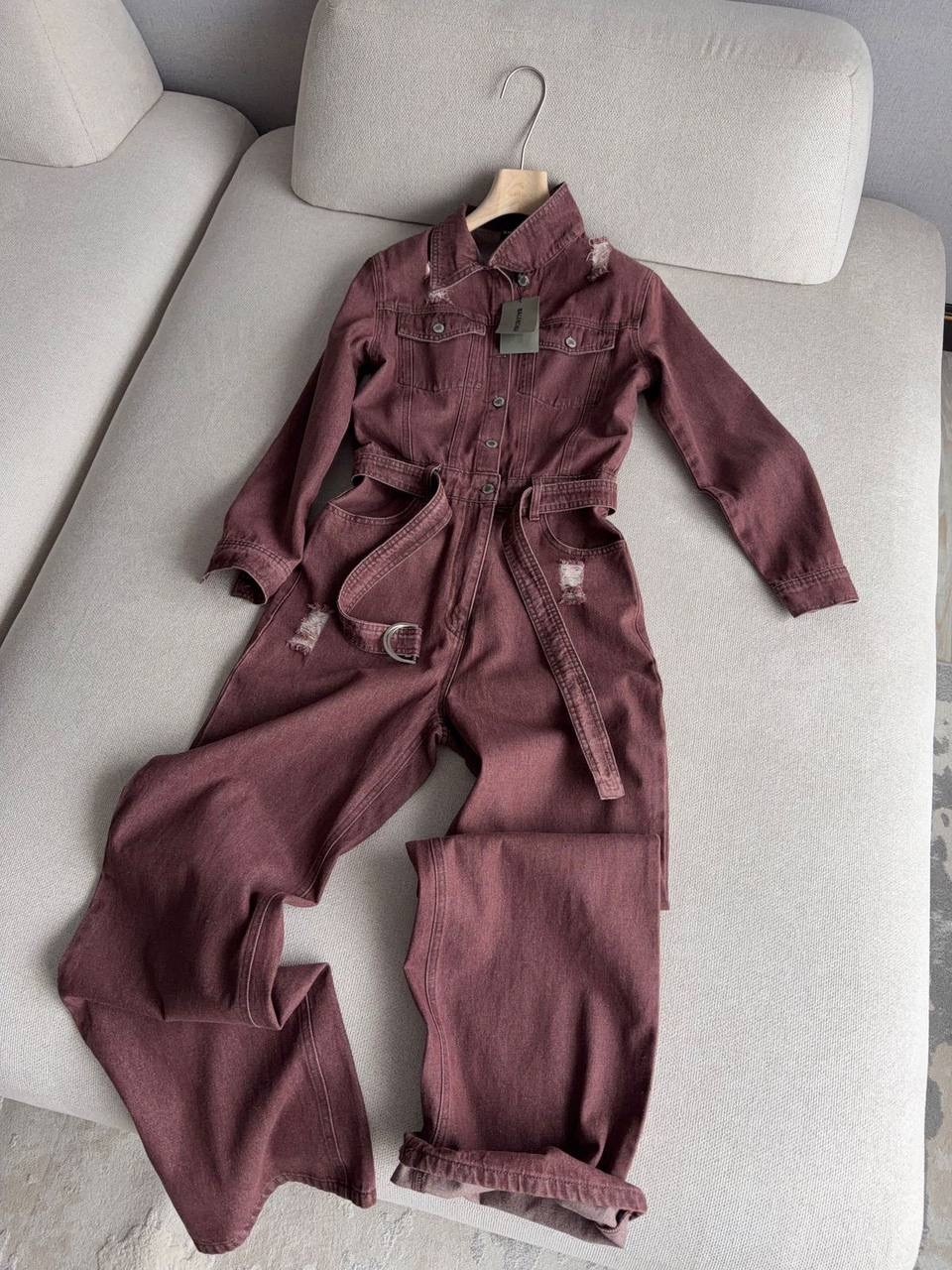 стильные костюмы,джинсовый комбинезон,женские комбинезоны,модные образы,джинсовый женский комбинезон