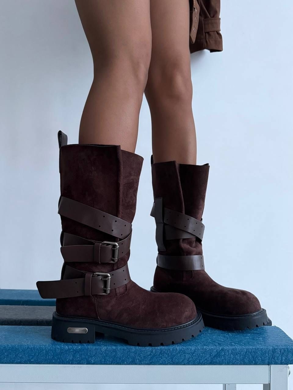 ,женские ботинки,стильные сапоги,обуви,высокие ботинки