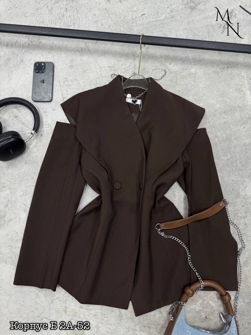 жакет с архитектурными плечами,стильные наряды,жакет,платье-пиджак асимметричного кроя