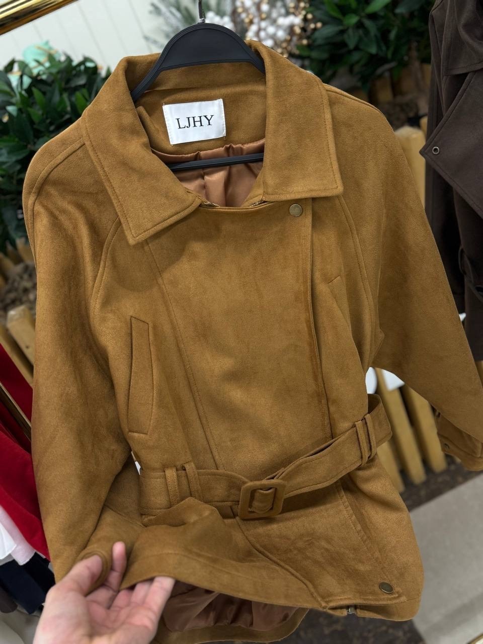 замшевая куртка,куртка рабочего тренд замшевая tinaria 313880037,куртка замшевая женская,куртка из искусственной замши коричневая,классическая коричневая замшевая женская куртка с поясом