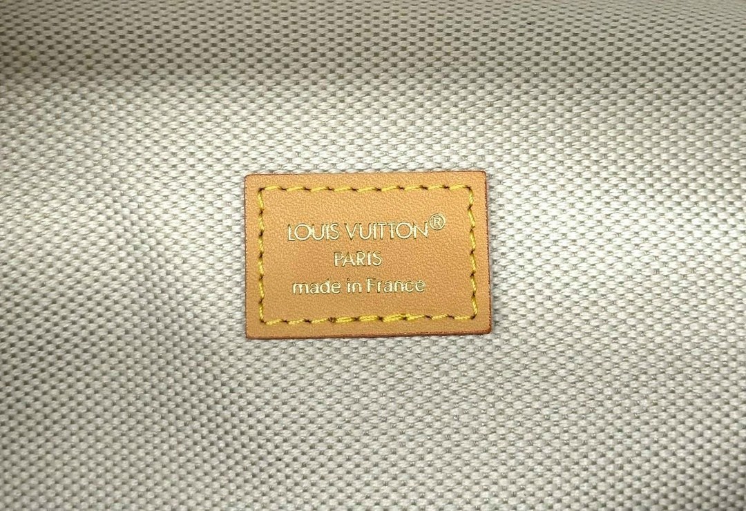 поясная сумка louis vuitton,сумка на пояс louis vuitton,женская поясная сумка louis vuitton bumbag,сумка поясная луи виттон,луи виттон сумка