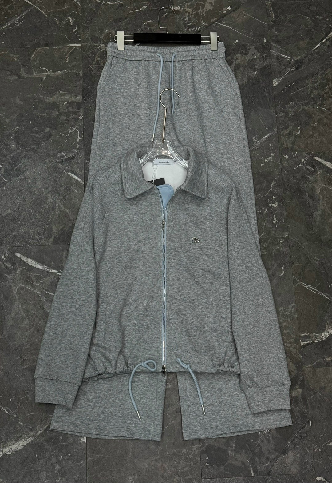 женский трикотажный костюм,костюм трикотажный,женские спортивные костюмы,костюм спортивный на флисе leo.ni цвет светло-серый,спортивный костюм